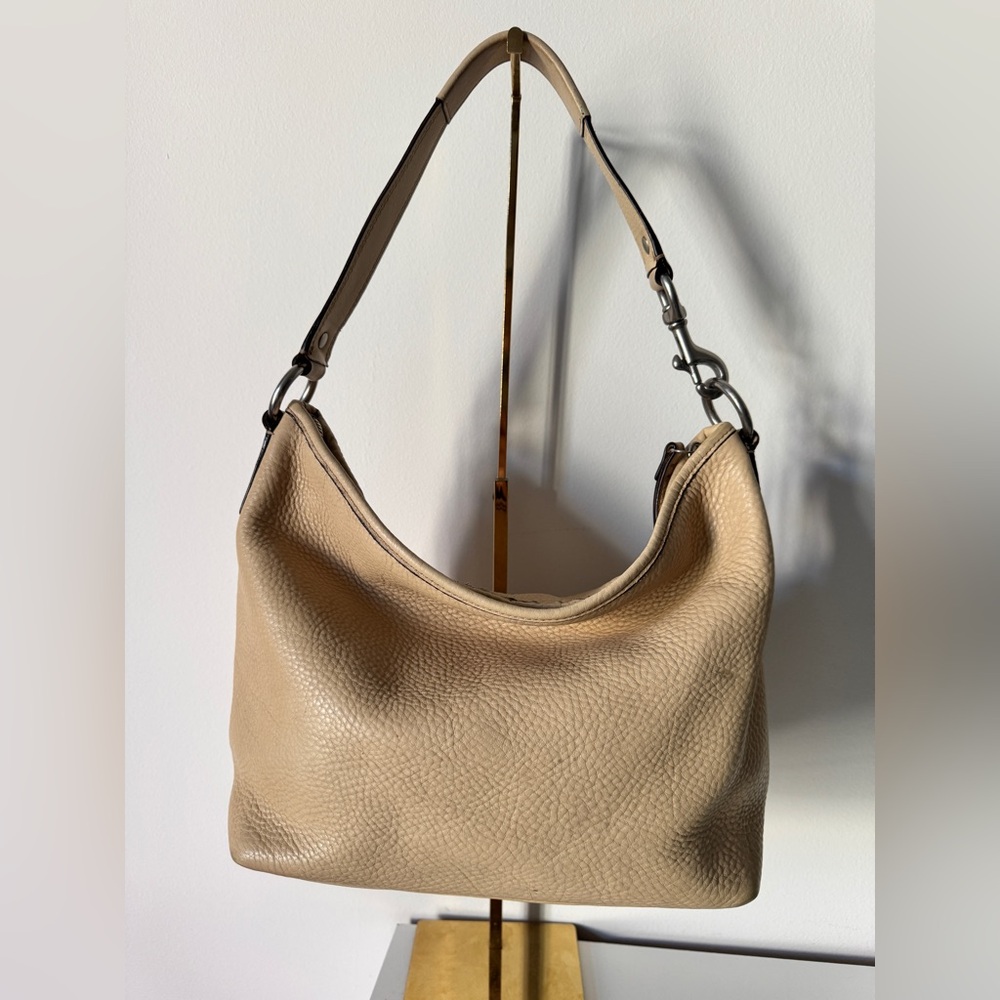COACH tan pebbled leather hobo-style shoulder bag - Picture 3 of 9